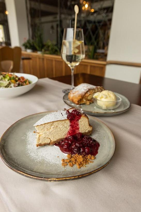 Seehotel Schwert Gersau Bagian luar foto